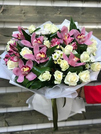 Букет цветов из: Розы и Хризантемы в Светлом Оренбургская область